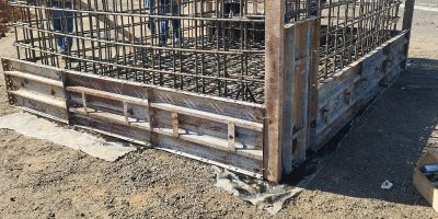 Encofrado de losa, fundaciones. Fabricación de las tapas del canal de tuberías